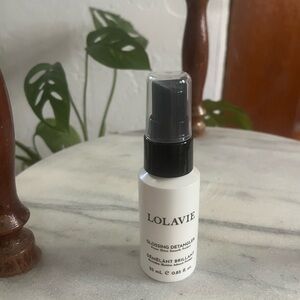 ✨$5 lolavie glossing detangler spray